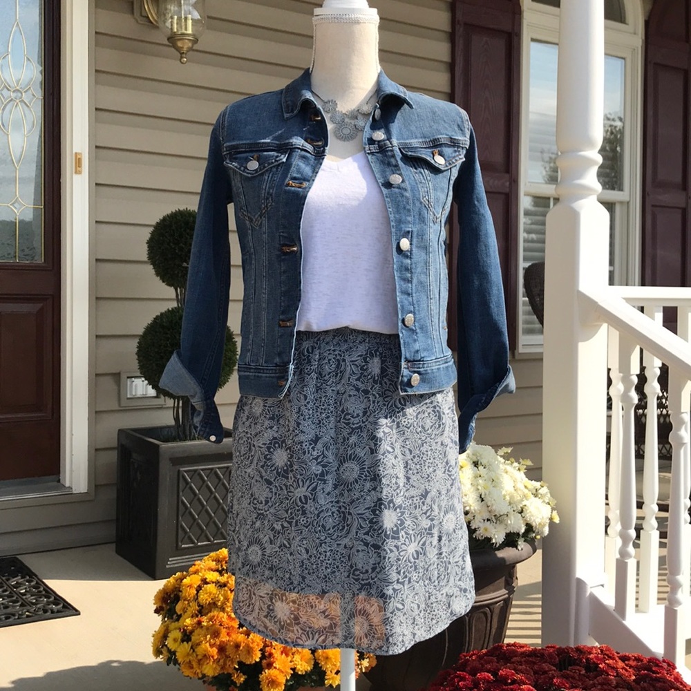 Adorable floral LOFT skirt